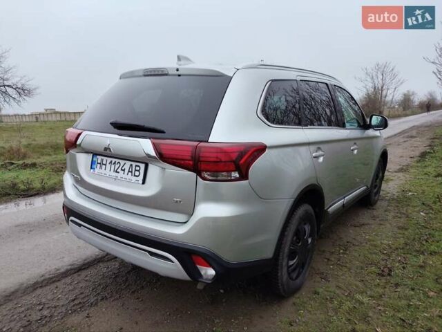Серый Мицубиси Аутлендер, объемом двигателя 2.36 л и пробегом 101 тыс. км за 16400 $, фото 6 на Automoto.ua