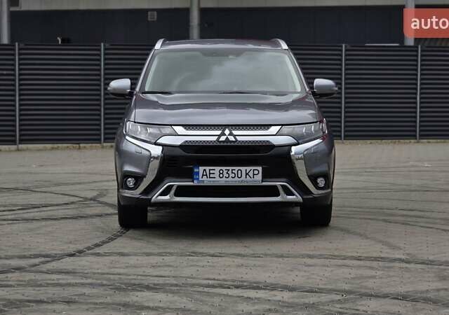 Мицубиси Аутлендер 2019 в Киеве на Automoto.ua Серый Мицубиси Аутлендер, объемом двигателя 2.4 л и пробегом 73 тыс. км за 20999 $, фото 1 на Automoto.ua
