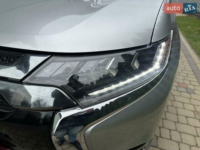 Серый Мицубиси Аутлендер, объемом двигателя 2 л и пробегом 80 тыс. км за 21800 $, фото 4 на Automoto.ua