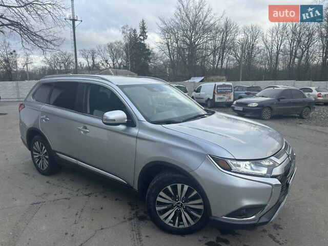 Серый Мицубиси Аутлендер, объемом двигателя 2.4 л и пробегом 115 тыс. км за 17500 $, фото 3 на Automoto.ua