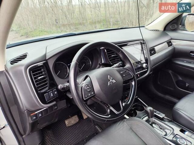 Серый Мицубиси Аутлендер, объемом двигателя 2.36 л и пробегом 101 тыс. км за 16400 $, фото 17 на Automoto.ua