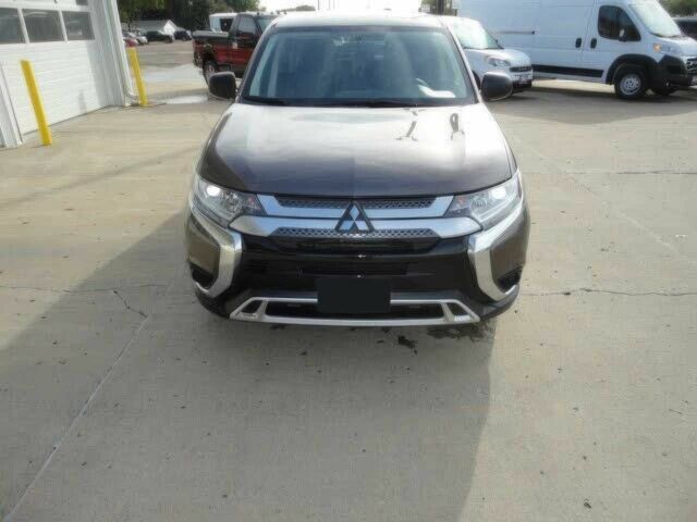 Серый Мицубиси Аутлендер, объемом двигателя 2.4 л и пробегом 38 тыс. км за 13200 $, фото 1 на Automoto.ua