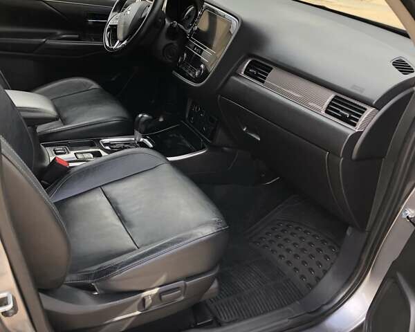 Серый Мицубиси Аутлендер, объемом двигателя 2.36 л и пробегом 155 тыс. км за 17500 $, фото 13 на Automoto.ua