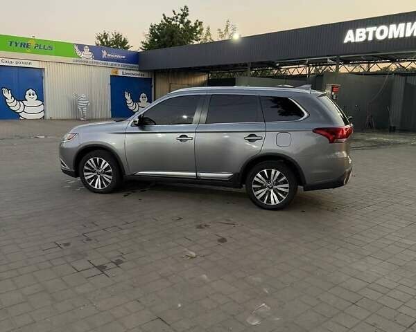 Міцубісі Аутлендер 2019 у Кривому Розі на Automoto.ua Сірий Міцубісі Аутлендер, об'ємом двигуна 2.4 л та пробігом 80 тис. км за 19100 $, фото 11 на Automoto.ua