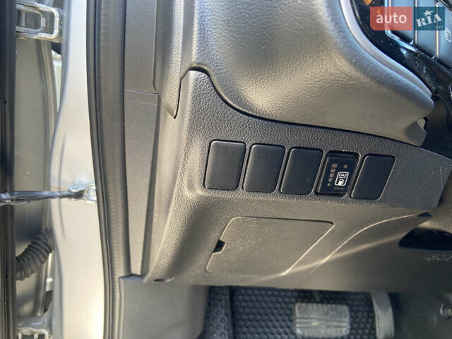 Серый Мицубиси Аутлендер, объемом двигателя 2.36 л и пробегом 135 тыс. км за 19200 $, фото 28 на Automoto.ua