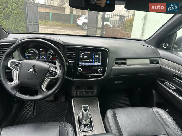 Серый Мицубиси Аутлендер, объемом двигателя 2 л и пробегом 80 тыс. км за 21800 $, фото 22 на Automoto.ua