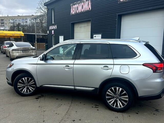 Серый Мицубиси Аутлендер, объемом двигателя 2.4 л и пробегом 115 тыс. км за 17000 $, фото 3 на Automoto.ua