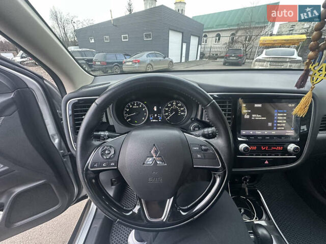 Серый Мицубиси Аутлендер, объемом двигателя 2.4 л и пробегом 115 тыс. км за 17500 $, фото 8 на Automoto.ua