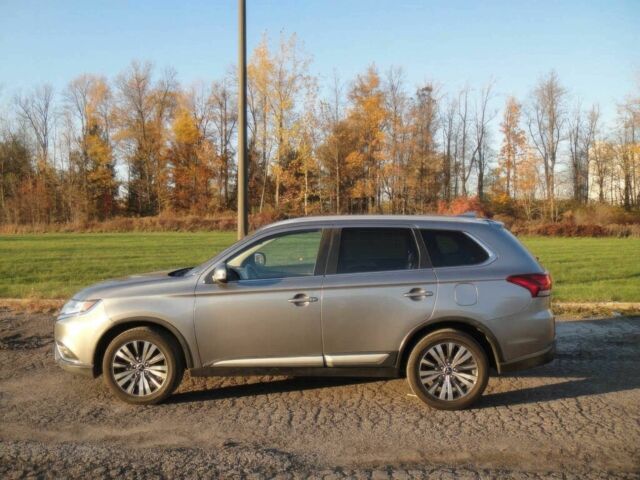 Серый Мицубиси Аутлендер, объемом двигателя 2.4 л и пробегом 42 тыс. км за 10400 $, фото 3 на Automoto.ua