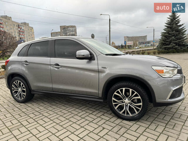 Серый Мицубиси Аутлендер, объемом двигателя 2 л и пробегом 45 тыс. км за 14000 $, фото 6 на Automoto.ua
