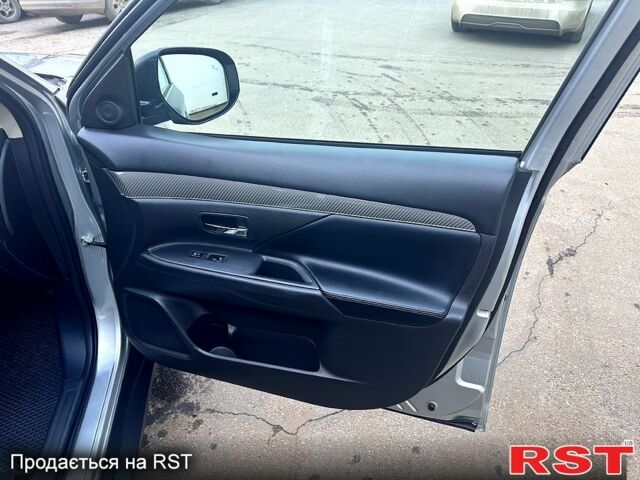 Серый Мицубиси Аутлендер, объемом двигателя 2.4 л и пробегом 115 тыс. км за 17000 $, фото 12 на Automoto.ua