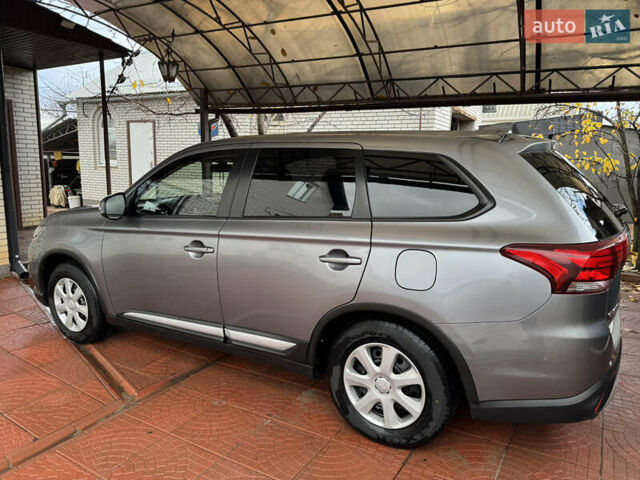 Серый Мицубиси Аутлендер, объемом двигателя 2 л и пробегом 137 тыс. км за 16500 $, фото 4 на Automoto.ua