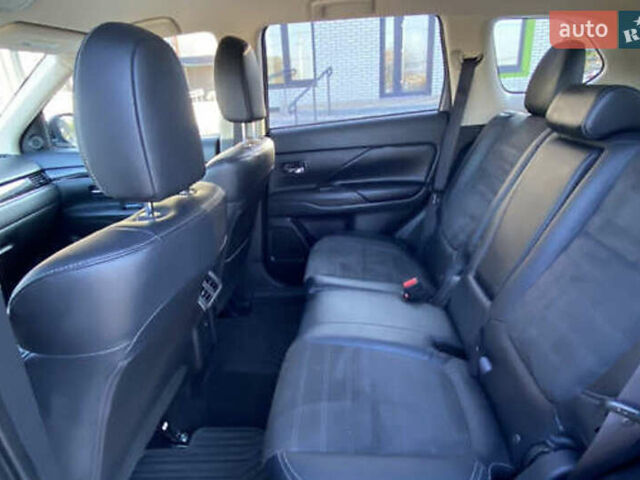 Серый Мицубиси Аутлендер, объемом двигателя 2.4 л и пробегом 133 тыс. км за 16000 $, фото 7 на Automoto.ua