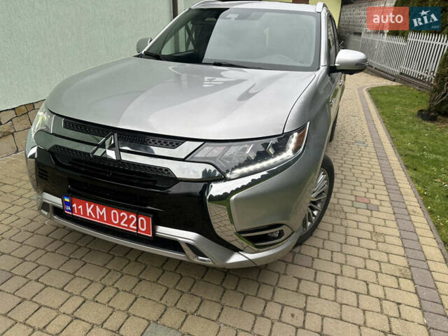 Серый Мицубиси Аутлендер, объемом двигателя 2 л и пробегом 80 тыс. км за 21800 $, фото 2 на Automoto.ua