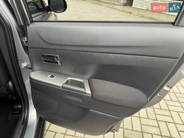 Серый Мицубиси Аутлендер, объемом двигателя 2 л и пробегом 45 тыс. км за 14000 $, фото 17 на Automoto.ua