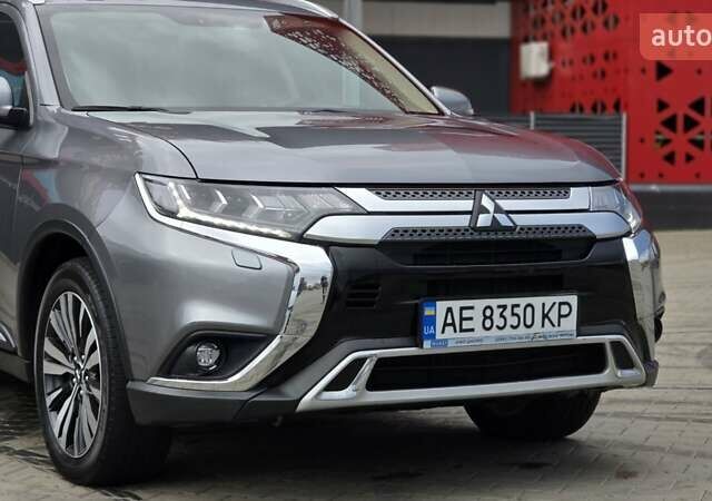 Мицубиси Аутлендер 2019 в Киеве на Automoto.ua Серый Мицубиси Аутлендер, объемом двигателя 2.4 л и пробегом 73 тыс. км за 20999 $, фото 2 на Automoto.ua