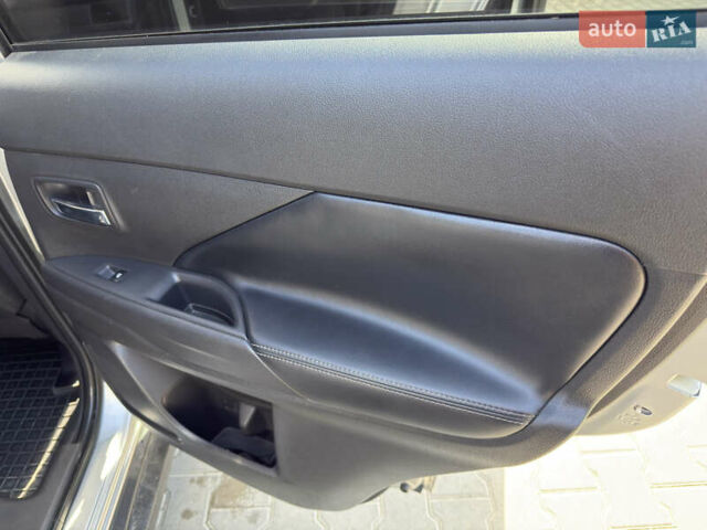 Серый Мицубиси Аутлендер, объемом двигателя 2.36 л и пробегом 123 тыс. км за 22000 $, фото 15 на Automoto.ua