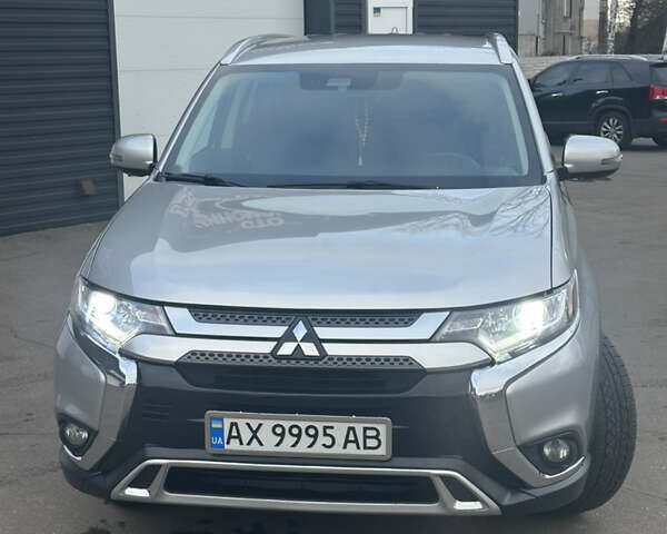 Серый Мицубиси Аутлендер, объемом двигателя 2.4 л и пробегом 115 тыс. км за 17500 $, фото 2 на Automoto.ua