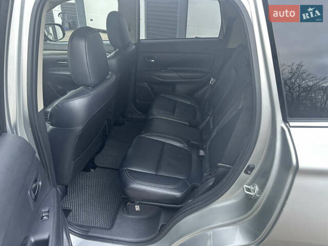 Серый Мицубиси Аутлендер, объемом двигателя 2.4 л и пробегом 115 тыс. км за 17500 $, фото 10 на Automoto.ua