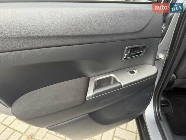 Серый Мицубиси Аутлендер, объемом двигателя 2 л и пробегом 45 тыс. км за 14000 $, фото 19 на Automoto.ua