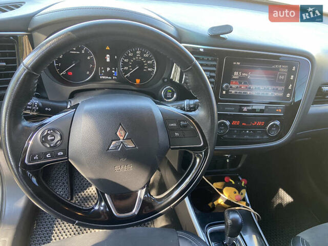 Серый Мицубиси Аутлендер, объемом двигателя 2.36 л и пробегом 135 тыс. км за 19200 $, фото 24 на Automoto.ua