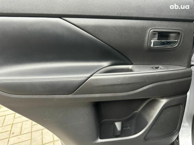 Серый Мицубиси Аутлендер, объемом двигателя 2.4 л и пробегом 131 тыс. км за 17440 $, фото 12 на Automoto.ua