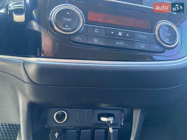 Серый Мицубиси Аутлендер, объемом двигателя 2.36 л и пробегом 135 тыс. км за 19200 $, фото 27 на Automoto.ua