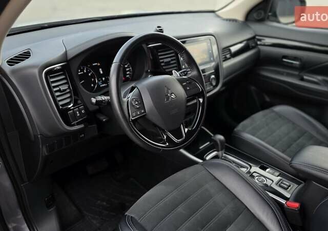 Мицубиси Аутлендер 2019 в Киеве на Automoto.ua Серый Мицубиси Аутлендер, объемом двигателя 2.4 л и пробегом 73 тыс. км за 20999 $, фото 30 на Automoto.ua