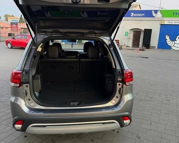 Міцубісі Аутлендер 2019 у Кривому Розі на Automoto.ua Сірий Міцубісі Аутлендер, об'ємом двигуна 2.4 л та пробігом 80 тис. км за 19100 $, фото 4 на Automoto.ua