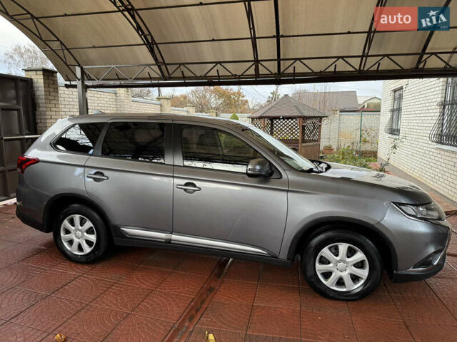 Серый Мицубиси Аутлендер, объемом двигателя 2 л и пробегом 137 тыс. км за 16500 $, фото 2 на Automoto.ua