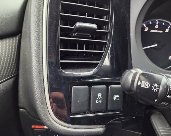 Серый Мицубиси Аутлендер, объемом двигателя 2.36 л и пробегом 101 тыс. км за 16400 $, фото 12 на Automoto.ua