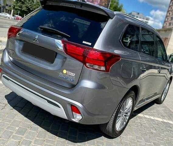 Сірий Міцубісі Аутлендер, об'ємом двигуна 2 л та пробігом 81 тис. км за 21000 $, фото 5 на Automoto.ua