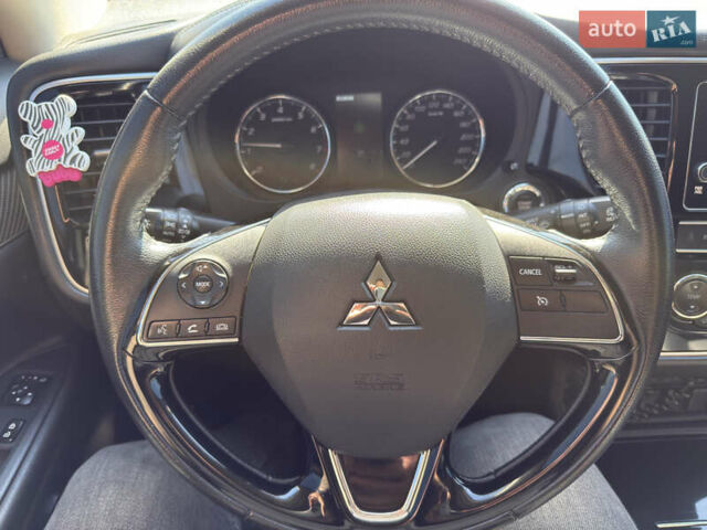 Серый Мицубиси Аутлендер, объемом двигателя 2.36 л и пробегом 123 тыс. км за 22000 $, фото 20 на Automoto.ua