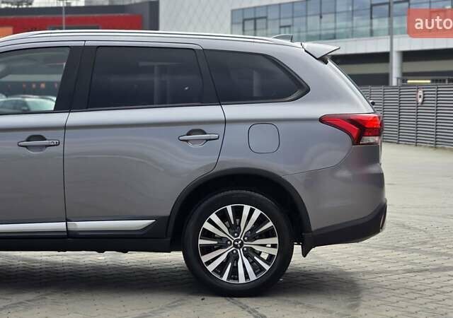Мицубиси Аутлендер 2019 в Киеве на Automoto.ua Серый Мицубиси Аутлендер, объемом двигателя 2.4 л и пробегом 73 тыс. км за 20999 $, фото 8 на Automoto.ua