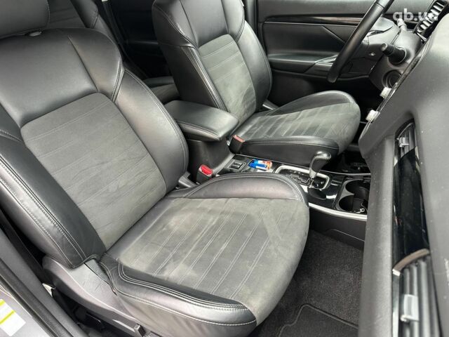 Серый Мицубиси Аутлендер, объемом двигателя 2.4 л и пробегом 131 тыс. км за 17440 $, фото 17 на Automoto.ua