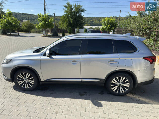 Серый Мицубиси Аутлендер, объемом двигателя 2.36 л и пробегом 123 тыс. км за 22000 $, фото 2 на Automoto.ua