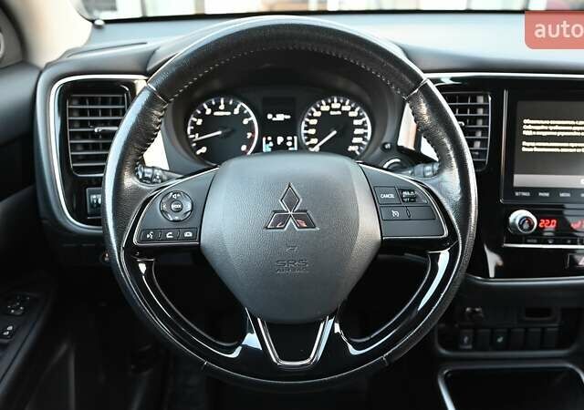 Серый Мицубиси Аутлендер, объемом двигателя 2 л и пробегом 92 тыс. км за 17981 $, фото 8 на Automoto.ua