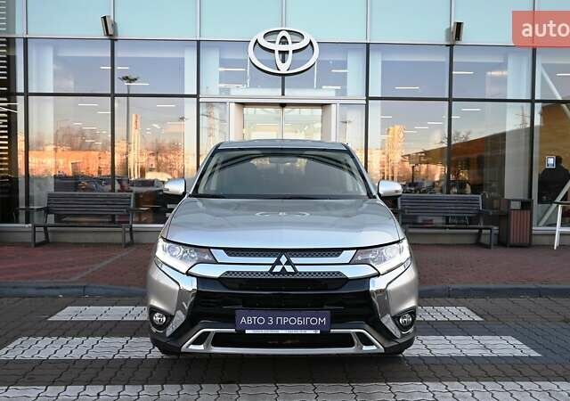 Серый Мицубиси Аутлендер, объемом двигателя 2 л и пробегом 92 тыс. км за 17981 $, фото 4 на Automoto.ua