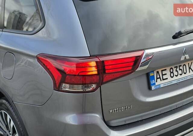 Мицубиси Аутлендер 2019 в Киеве на Automoto.ua Серый Мицубиси Аутлендер, объемом двигателя 2.4 л и пробегом 73 тыс. км за 20999 $, фото 11 на Automoto.ua