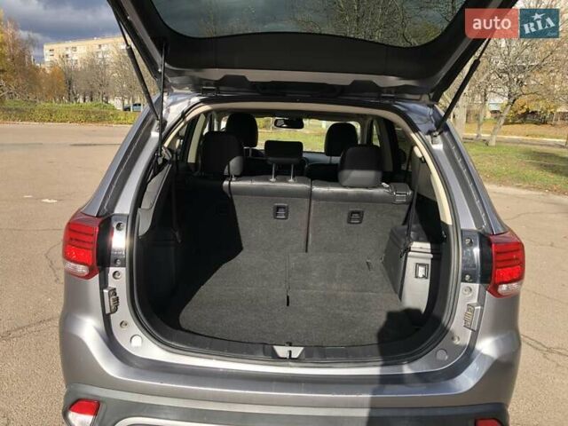 Серый Мицубиси Аутлендер, объемом двигателя 2.36 л и пробегом 155 тыс. км за 17500 $, фото 14 на Automoto.ua