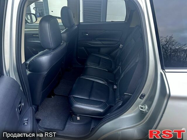 Серый Мицубиси Аутлендер, объемом двигателя 2.4 л и пробегом 115 тыс. км за 17000 $, фото 10 на Automoto.ua