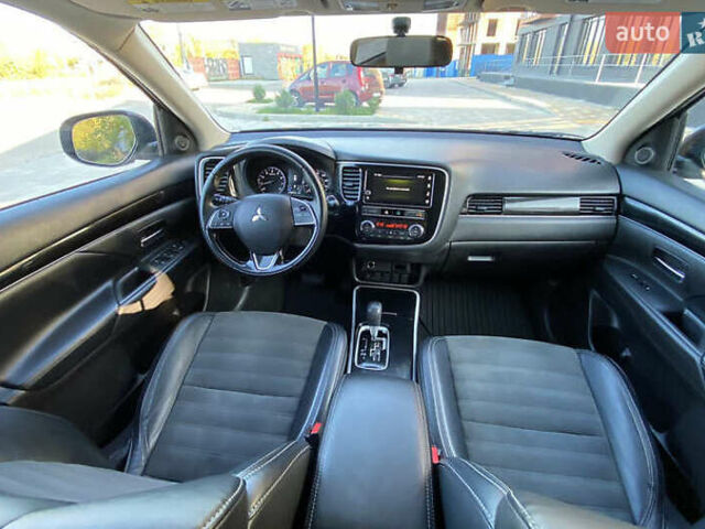 Серый Мицубиси Аутлендер, объемом двигателя 2.4 л и пробегом 133 тыс. км за 16000 $, фото 5 на Automoto.ua