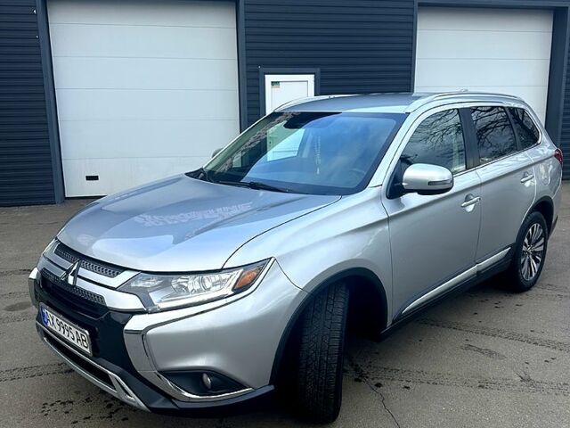 Серый Мицубиси Аутлендер, объемом двигателя 2.4 л и пробегом 115 тыс. км за 17000 $, фото 2 на Automoto.ua