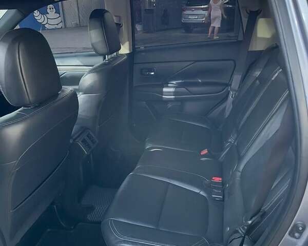 Міцубісі Аутлендер 2019 у Кривому Розі на Automoto.ua Сірий Міцубісі Аутлендер, об'ємом двигуна 2.4 л та пробігом 80 тис. км за 19100 $, фото 7 на Automoto.ua