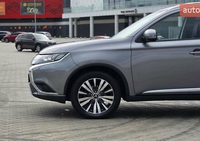 Мицубиси Аутлендер 2019 в Киеве на Automoto.ua Серый Мицубиси Аутлендер, объемом двигателя 2.4 л и пробегом 73 тыс. км за 20999 $, фото 7 на Automoto.ua
