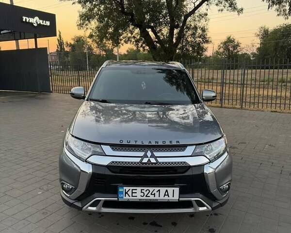 Міцубісі Аутлендер 2019 у Кривому Розі на Automoto.ua Сірий Міцубісі Аутлендер, об'ємом двигуна 2.4 л та пробігом 80 тис. км за 19100 $, фото 1 на Automoto.ua