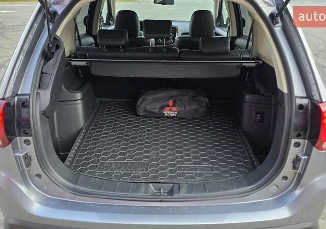 Мицубиси Аутлендер 2019 в Киеве на Automoto.ua Серый Мицубиси Аутлендер, объемом двигателя 2.4 л и пробегом 73 тыс. км за 20999 $, фото 43 на Automoto.ua