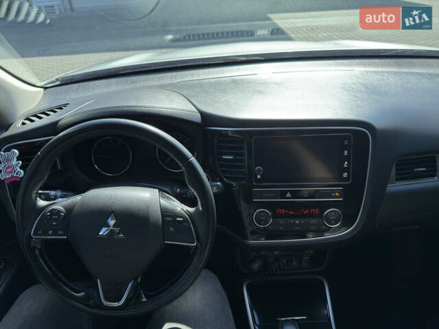 Серый Мицубиси Аутлендер, объемом двигателя 2.36 л и пробегом 123 тыс. км за 22000 $, фото 18 на Automoto.ua