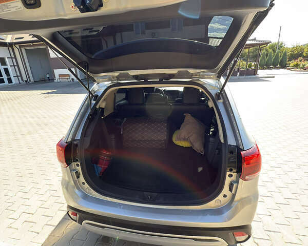 Серый Мицубиси Аутлендер, объемом двигателя 2.36 л и пробегом 123 тыс. км за 22000 $, фото 17 на Automoto.ua