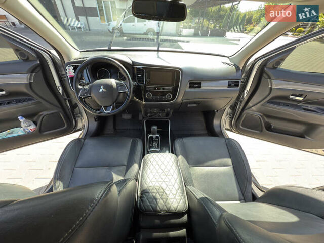 Серый Мицубиси Аутлендер, объемом двигателя 2.36 л и пробегом 123 тыс. км за 22000 $, фото 11 на Automoto.ua